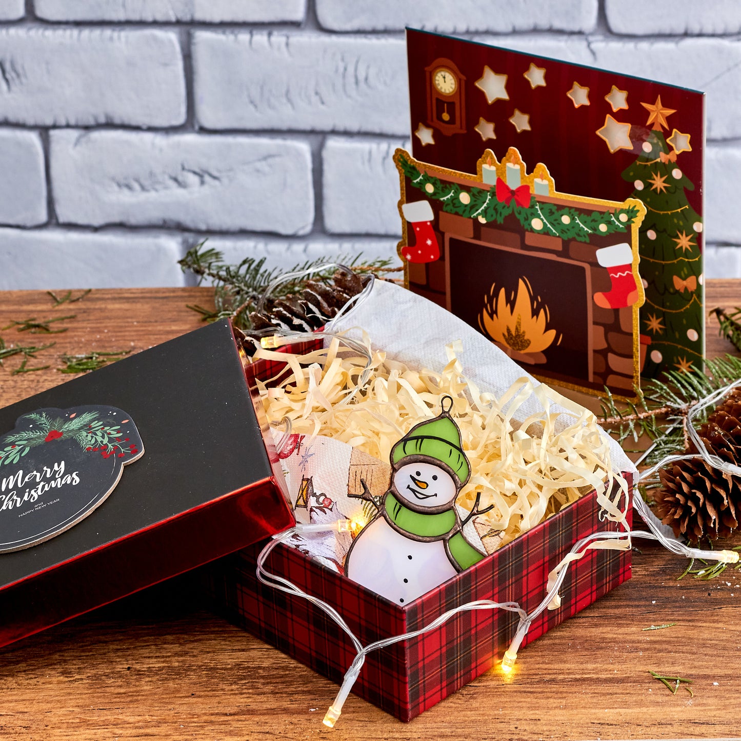 Ready to Give Christmas Present: Snowman Stained Glass Ornament in Gift Box