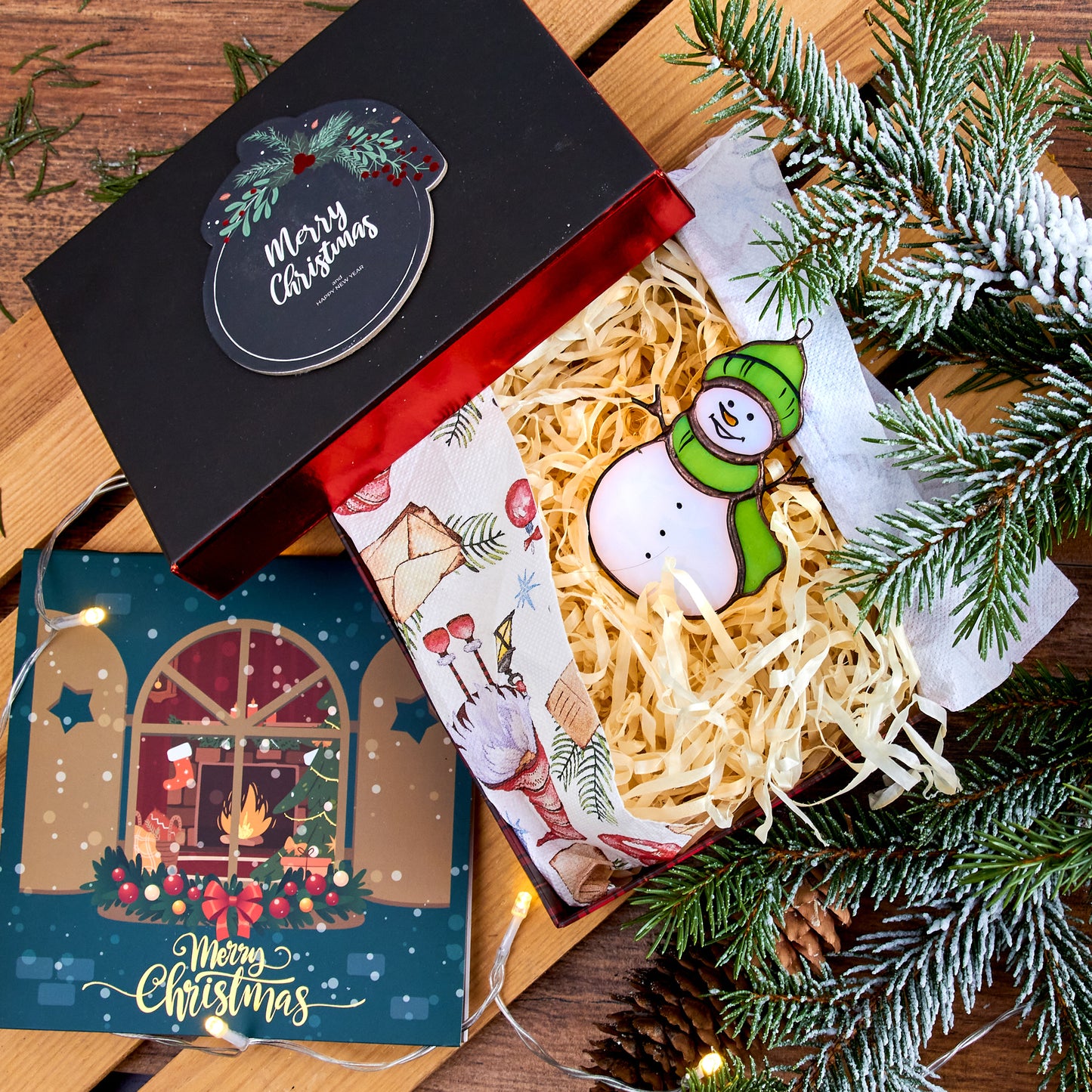 Ready to Give Christmas Present: Snowman Stained Glass Ornament in Gift Box